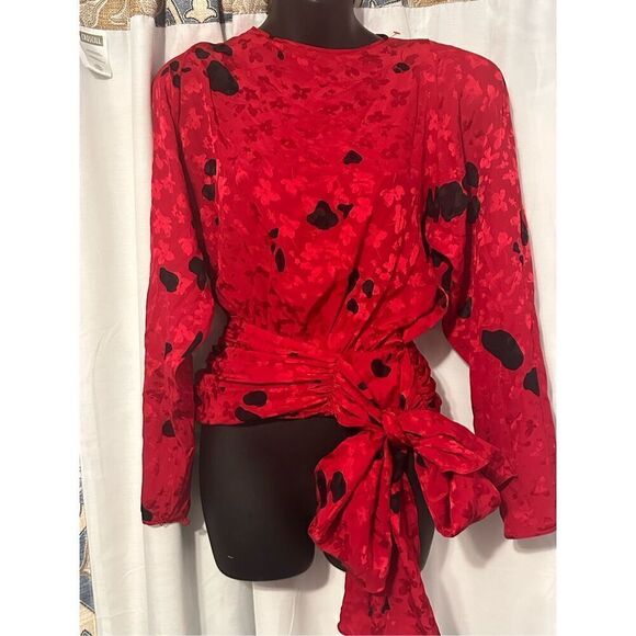 Beautiful women Vintage 1980s red with black Polka Dots | Made in HONG KONG by L - Picture 2 of 9